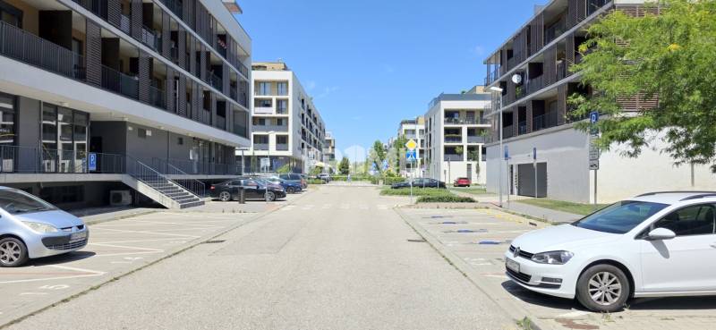 Pekný 2i byt, NOVOSTAVBA, BALKÓN PARKING, KLÍMA, Žltá ulica, SLNEČNICE