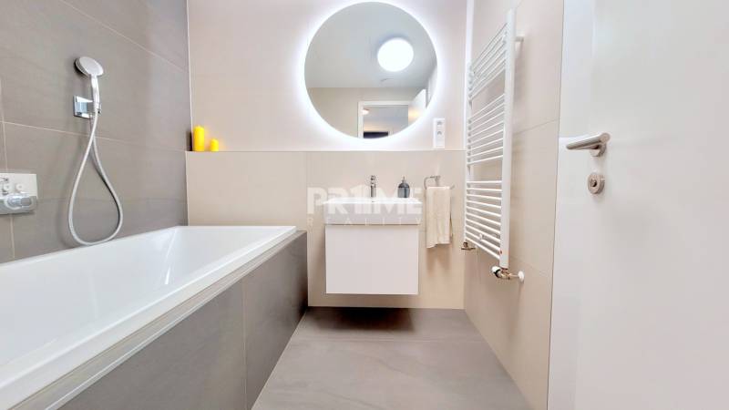 EXKLUZÍVNY 2i byt (16 p.),SKY PARK, KLÍMA, VÝHĽAD, PARKING, VEŽA I