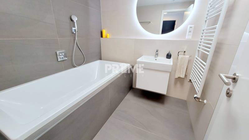 EXKLUZÍVNY 2i byt (16 p.),SKY PARK, KLÍMA, VÝHĽAD, PARKING, VEŽA I