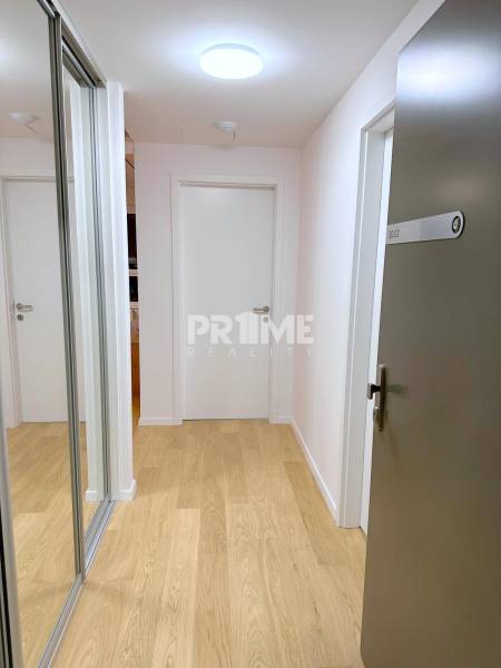  MODERNÝ 2i BYT, LOGGIA, VÝHĽAD NA BRAT.HRAD, PAKRING, KLINGERKA