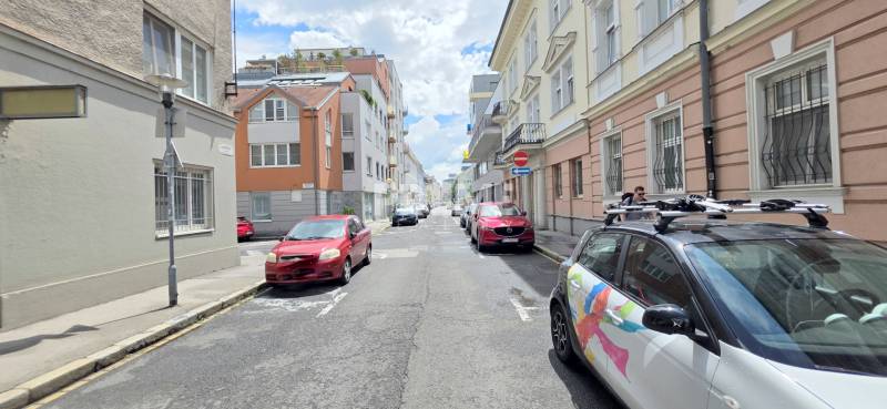 MODERNÝ 3i byt (87 m2), REKONŠTRUKCIA, PARKING, Lazaretská ulica