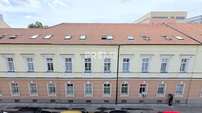 MODERNÝ 3i byt (87 m2), REKONŠTRUKCIA, PARKING, Lazaretská ulica