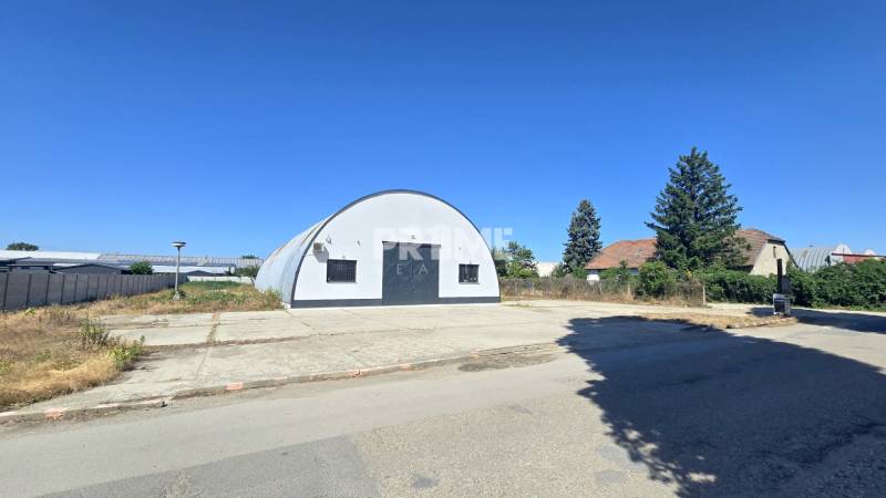 Prenájom – HALA 641 m2 – skladové alebo výrobné priestory, Ružinov