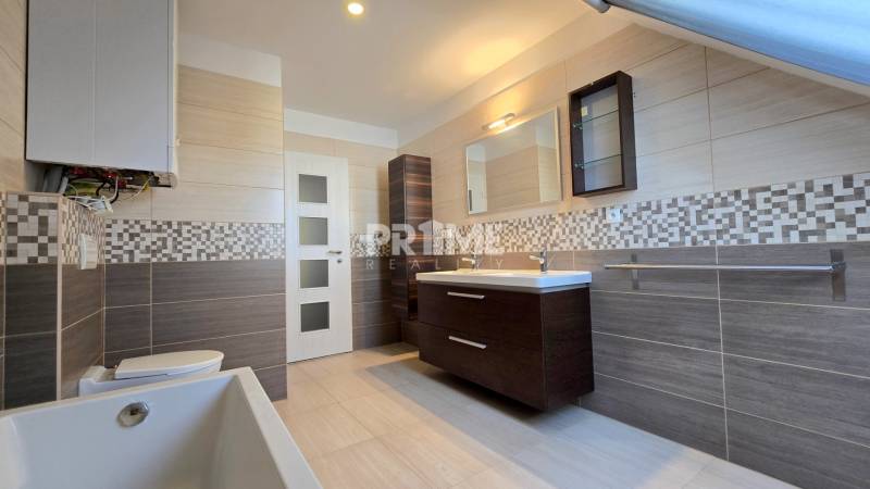 Moderný mezonetový 4i byt, 2 x pivnica, nadstavba, Hanácka, Ružinov