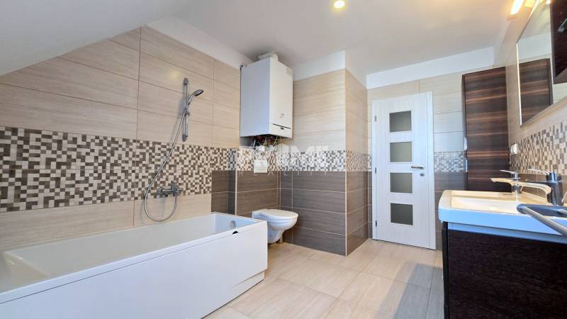 Moderný mezonetový 4i byt, 2 x pivnica, nadstavba, Hanácka, Ružinov