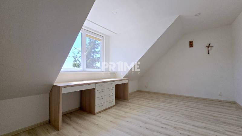 Moderný mezonetový 4i byt, 2 x pivnica, nadstavba, Hanácka, Ružinov