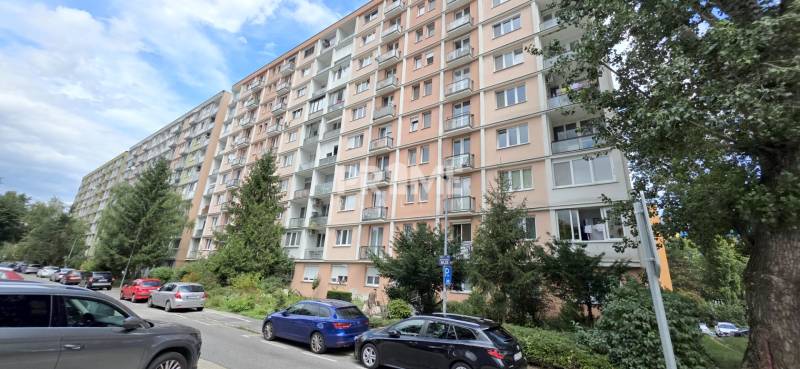 MODERNÝ 2i byt, REKONŠTRUKCIA, BALKÓN, LOGGIA, Narcisová ulica,Ružinov