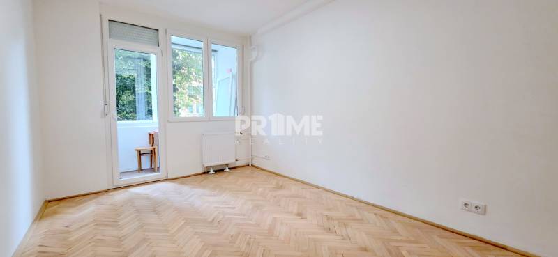 MODERNÝ 2i byt, REKONŠTRUKCIA, BALKÓN, LOGGIA, Narcisová ulica,Ružinov