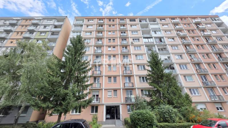 MODERNÝ 2i byt, REKONŠTRUKCIA, BALKÓN, LOGGIA, Narcisová ulica,Ružinov