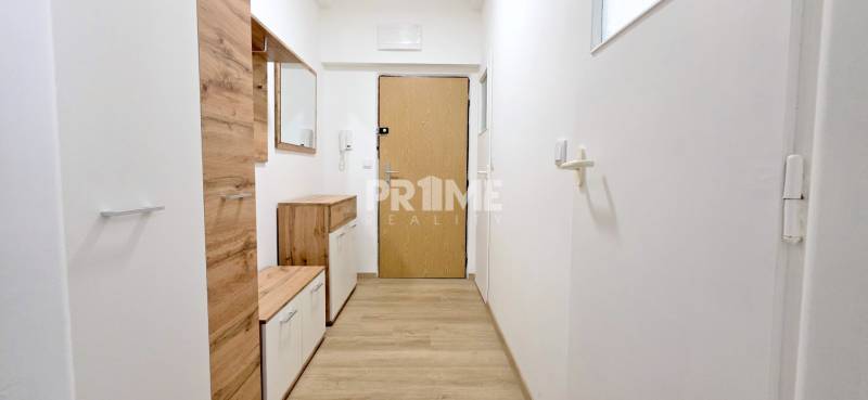 MODERNÝ 2i byt, REKONŠTRUKCIA, BALKÓN, LOGGIA, Narcisová ulica,Ružinov