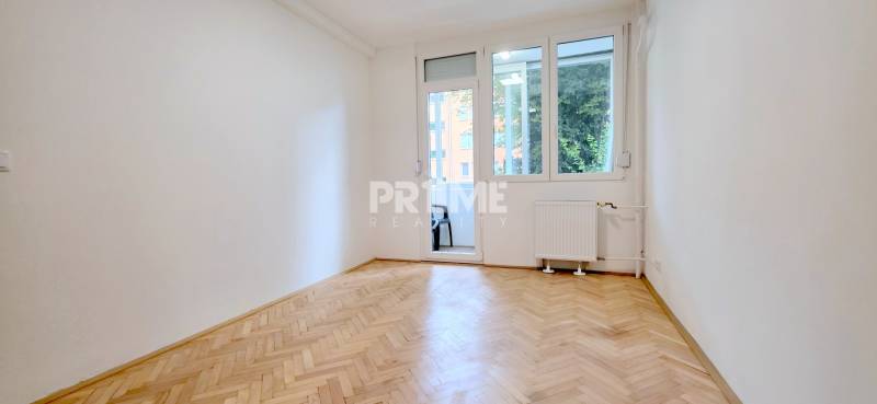 MODERNÝ 2i byt, REKONŠTRUKCIA, BALKÓN, LOGGIA, Narcisová ulica,Ružinov