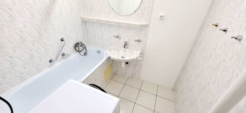MODERNÝ 2i byt, REKONŠTRUKCIA, BALKÓN, LOGGIA, Narcisová ulica,Ružinov