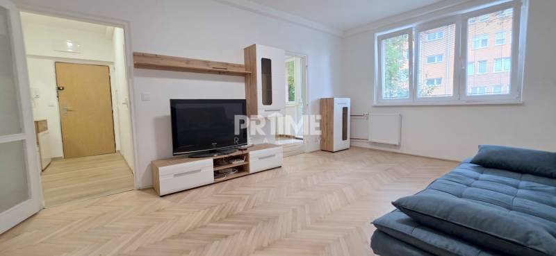 MODERNÝ 2i byt, REKONŠTRUKCIA, BALKÓN, LOGGIA, Narcisová ulica,Ružinov