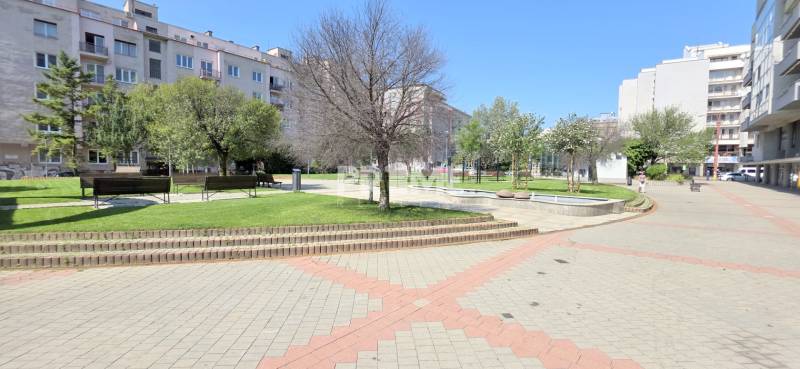 Pekný 2i byt, DOG FRIENDLY, PARKING, BALKÓN, Námestie.Martina Benku