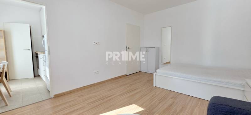 MODERNÝ 1i byt, REKONŠTRUKCIA, LOGGIA, GARÁŽ, Novohorská ulica, Rača
