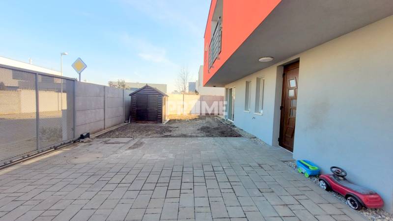 PEKNÝ 3i byt, PREDZÁHRADKA ( 220 m2), TERASA, 2 X PARKING, Opálová ul.
