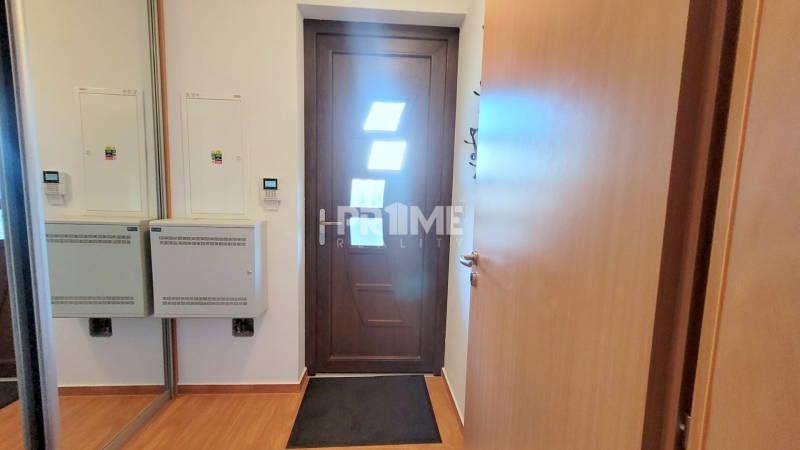 PEKNÝ 3i byt, PREDZÁHRADKA ( 220 m2), TERASA, 2 X PARKING, Opálová ul.