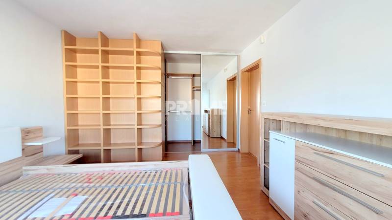 PEKNÝ 3i byt, PREDZÁHRADKA ( 220 m2), TERASA, 2 X PARKING, Opálová ul.