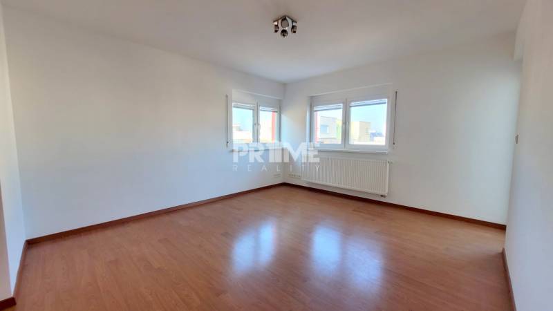 PEKNÝ 3i byt, PREDZÁHRADKA ( 220 m2), TERASA, 2 X PARKING, Opálová ul.