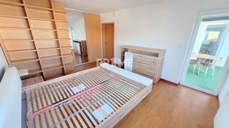 PEKNÝ 3i byt, PREDZÁHRADKA ( 220 m2), TERASA, 2 X PARKING, Opálová ul.