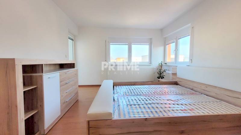 PEKNÝ 3i byt, PREDZÁHRADKA ( 220 m2), TERASA, 2 X PARKING, Opálová ul.