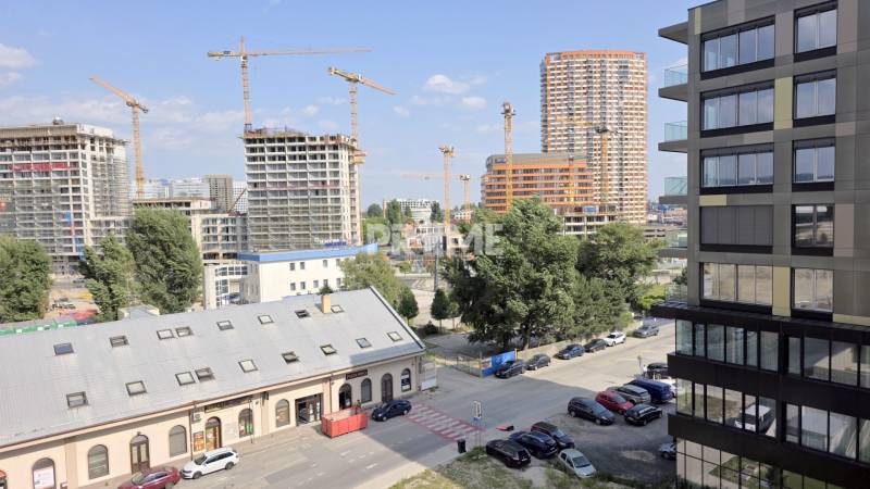  EXKLUZÍVNY 2i byt, METROPOLIS, PARKING, STROP.CHLADENIE,Bottova ulica