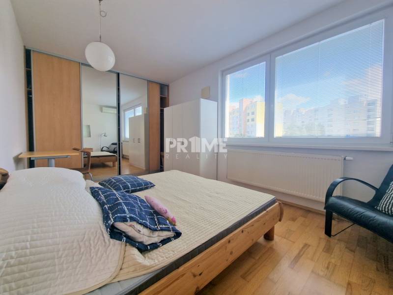Priestranný 2i byt, klíma, pekný výhľad, novostavba, Stromová, Kramáre