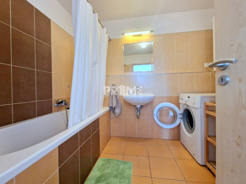 Priestranný 2i byt, klíma, pekný výhľad, novostavba, Stromová, Kramáre