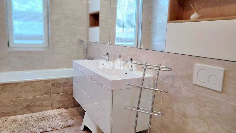 EXKLUZÍVNY 4i byt, PARKING, BALKÓN, LOGGIA, KLÍMA, ulica Martina Benku