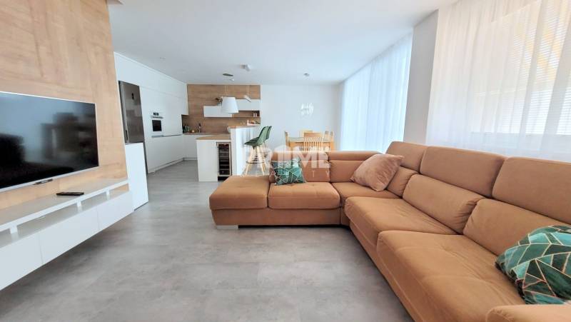 EXKLUZÍVNY 4i byt, PARKING, BALKÓN, LOGGIA, KLÍMA, ulica Martina Benku