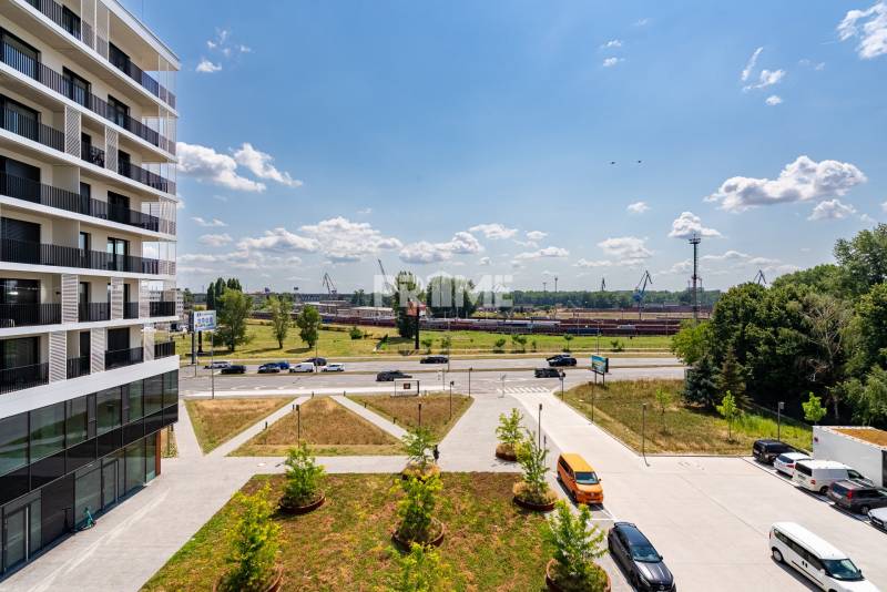 EXKLUZÍVNY 2i byt, PRÍSTAVNA,LOGGIA ,CHLADENIE,PARKING,Plynárenská ul.