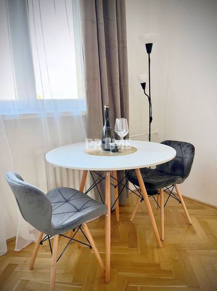 ŠTÝLOVÝ 2i BYT, REKONŠTRUKCIA, BALKÓN, LOGGIA, KLÍMA,Nazábudková ulica