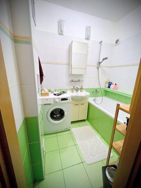 ŠTÝLOVÝ 2i BYT, REKONŠTRUKCIA, BALKÓN, LOGGIA, KLÍMA,Nazábudková ulica