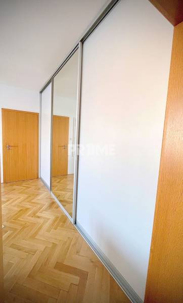 ŠTÝLOVÝ 2i BYT, REKONŠTRUKCIA, BALKÓN, LOGGIA, KLÍMA,Nazábudková ulica