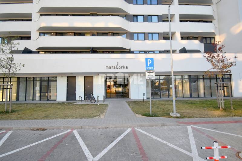 MODERNÝ 2i BYT, NOVOSTAVBA, BALKÓN, VÝHĽAD, PARKING, MATADORKA