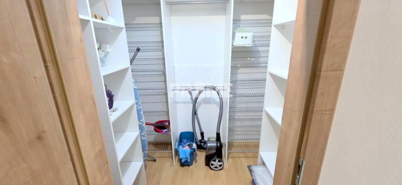 EXKLUZÍVNY 4i byt, PARKING, BALKÓN, LOGGIA, KLÍMA, ulica Martina Benku