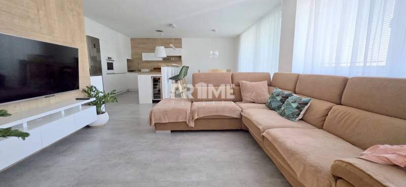 EXKLUZÍVNY 4i byt, PARKING, BALKÓN, LOGGIA, KLÍMA, ulica Martina Benku
