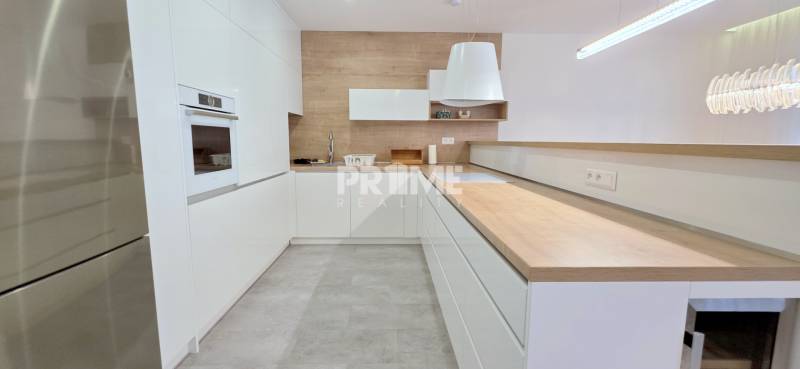 EXKLUZÍVNY 4i byt, PARKING, BALKÓN, LOGGIA, KLÍMA, ulica Martina Benku