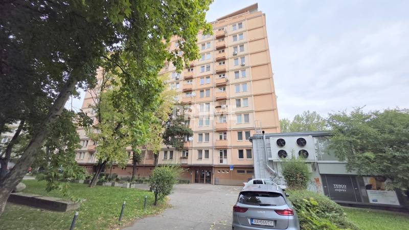 MODERNÝ 2i byt, REKONŠTRUKCIA, Račianske Mýto, Račianska ulica