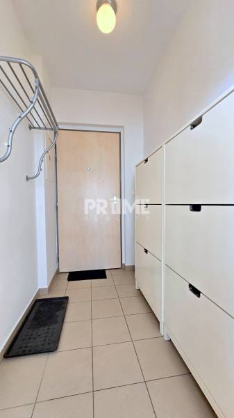 Priestranný 2i byt, klíma, pekný výhľad, novostavba, Stromová, Kramáre