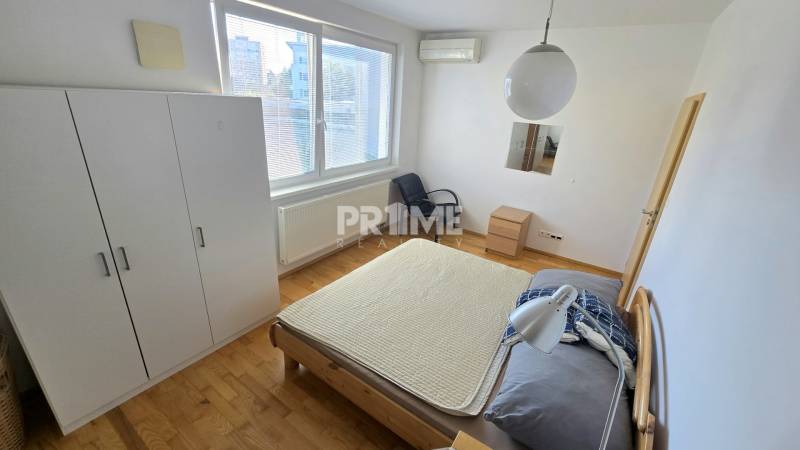 Priestranný 2i byt, klíma, pekný výhľad, novostavba, Stromová, Kramáre