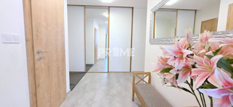 EXKLUZÍVNY 4i byt, PARKING, BALKÓN, LOGGIA, KLÍMA, ulica Martina Benku