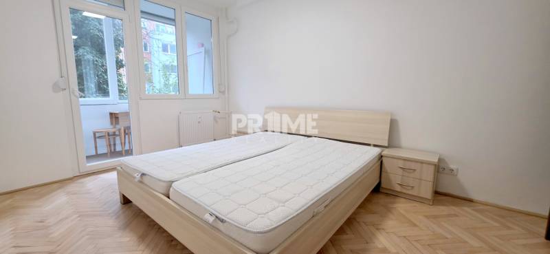 MODERNÝ 2i byt, REKONŠTRUKCIA, BALKÓN, LOGGIA, Narcisová ulica,Ružinov