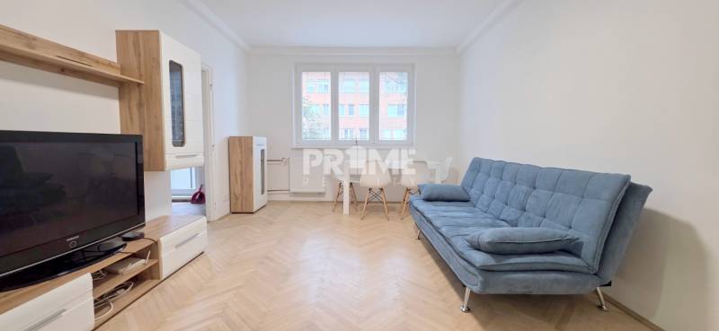 MODERNÝ 2i byt, REKONŠTRUKCIA, BALKÓN, LOGGIA, Narcisová ulica,Ružinov