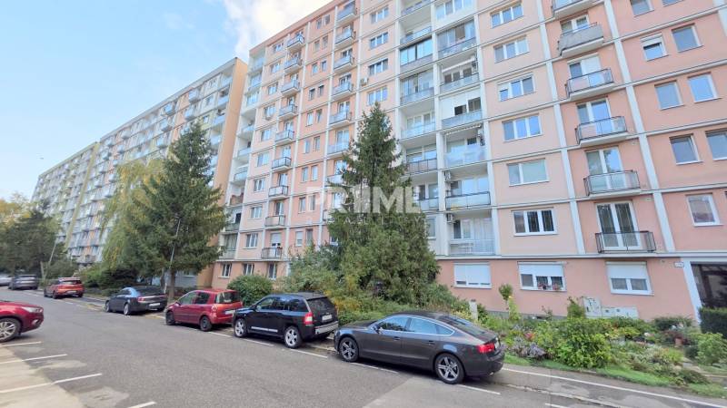 MODERNÝ 2i byt, REKONŠTRUKCIA, BALKÓN, LOGGIA, Narcisová ulica,Ružinov