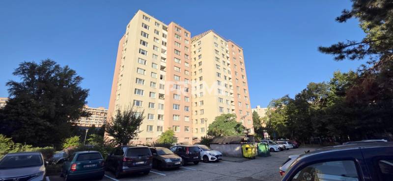 Pekný 3i byt, 3 X NEPRIECHODNÁ IZBA, LOGGIA, Furdekova ulica,Petržalka