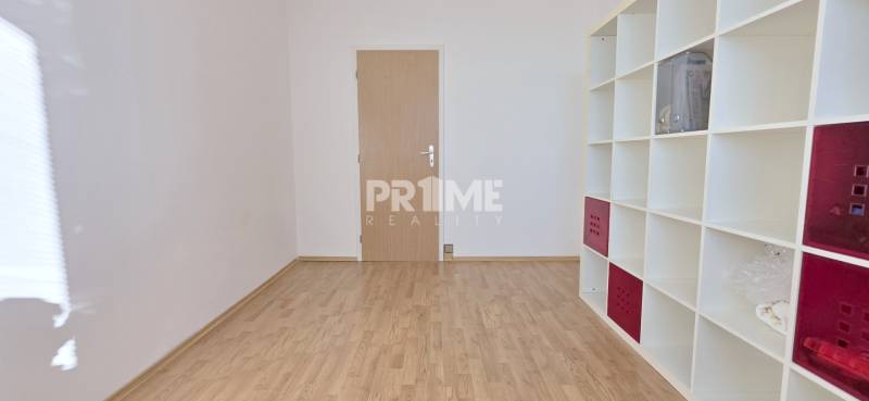 Pekný 3i byt, 3 X NEPRIECHODNÁ IZBA, LOGGIA, Furdekova ulica,Petržalka