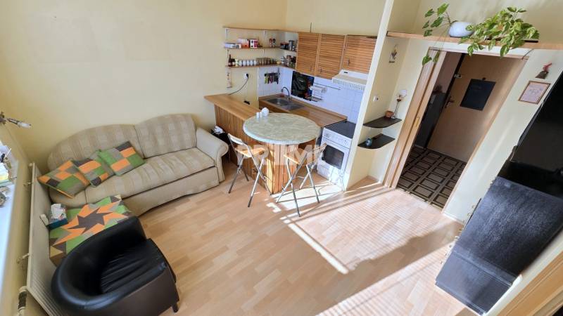 Dvojgarsónka, 2 x loggia, východná orientácia, Gessayova, Petržalka
