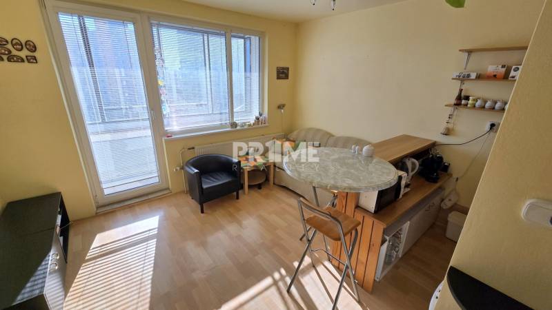 Dvojgarsónka, 2 x loggia, východná orientácia, Gessayova, Petržalka