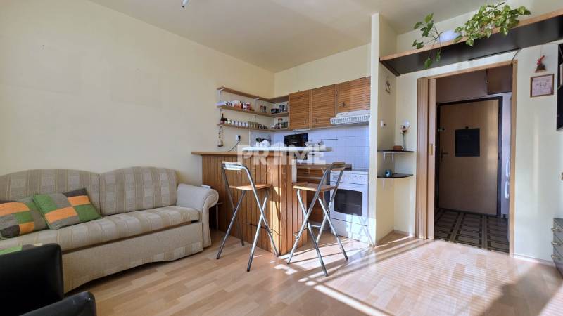 Dvojgarsónka, 2 x loggia, východná orientácia, Gessayova, Petržalka